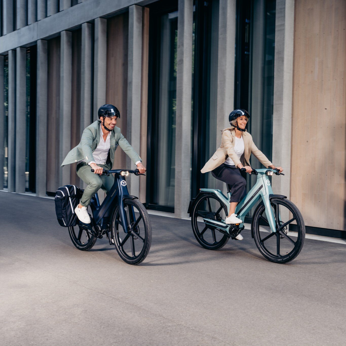 twinner-action-couple-SHRDSC02545L-quad